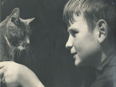 Kim Weiss with his first cat Pussy in 1955. Photo: father Flemming Weiss.