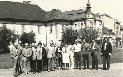 Kim Weiss (far right) and fellow casanovists of the International Casanova Society on a Casanova pilgrimage in May 1982 visiting Dux / Duchov Castle in then communist Czechoslovakia.